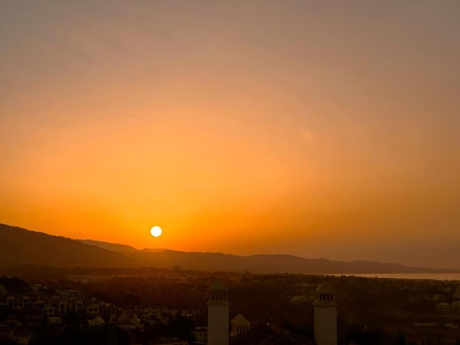 Ferienwohnung Oceanview Luxury Penthouse Estepona Exterior foto